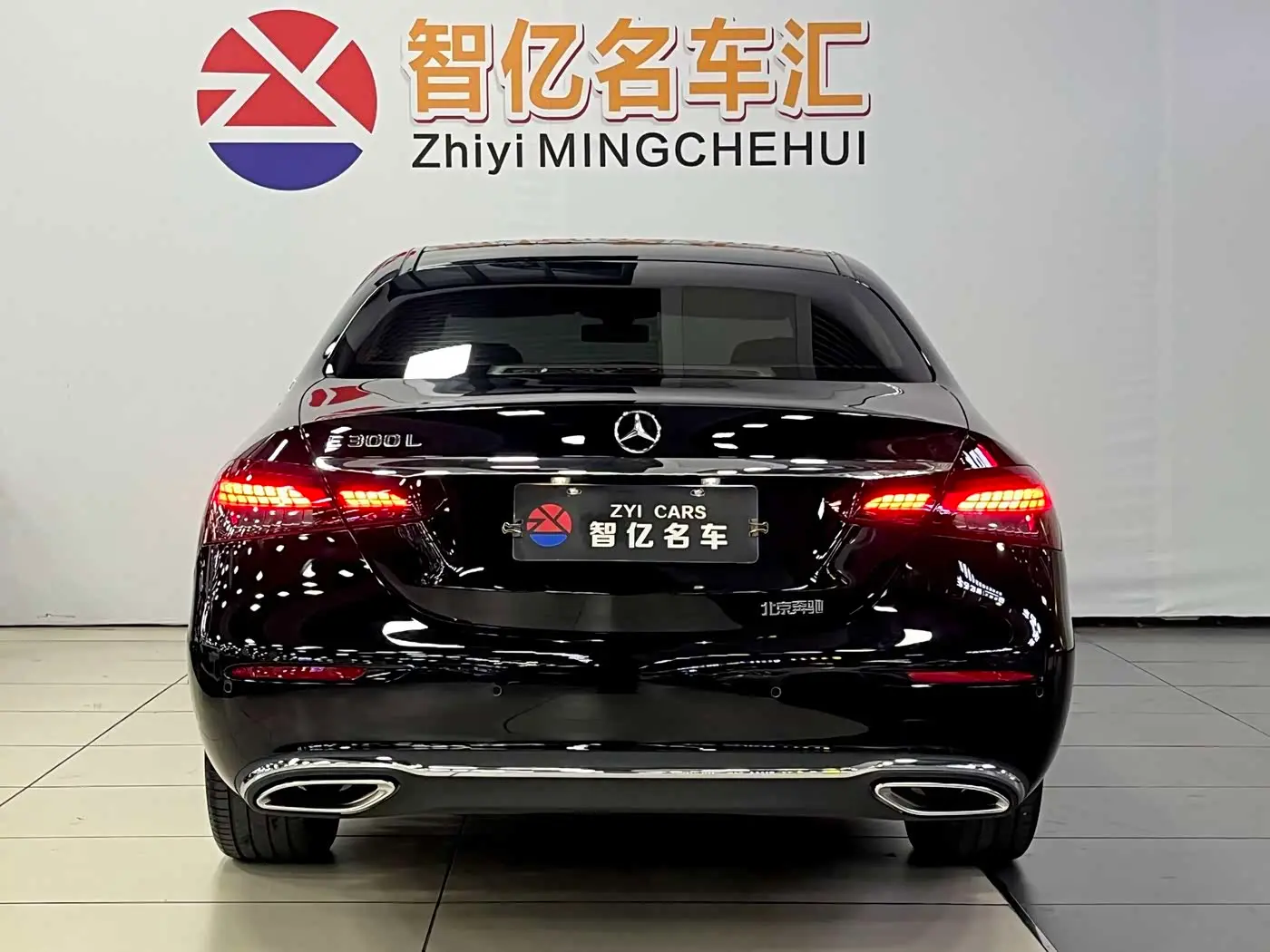Mercedes-Benz E-Class 2022 — Photo 12/14