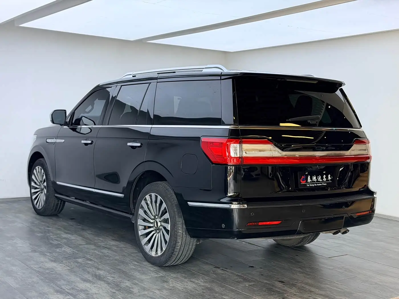 Lincoln Navigator 2018 — Photo 5/20