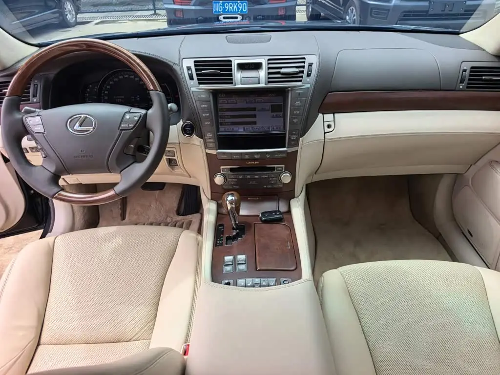 Lexus LS 2010 — Photo 14/18