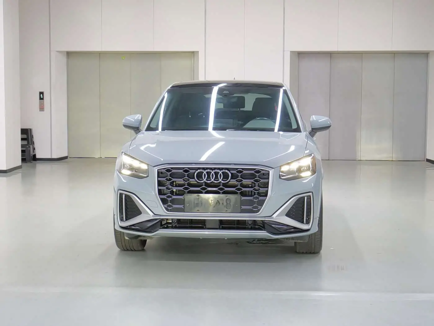 Audi Q2L 2022 — Photo 2/16