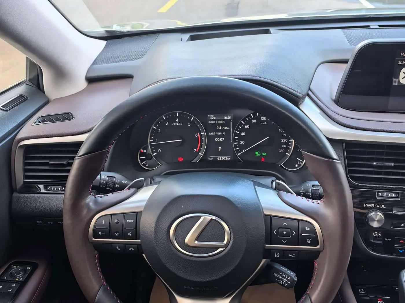Lexus RX 2022 — ფოტო 13/16