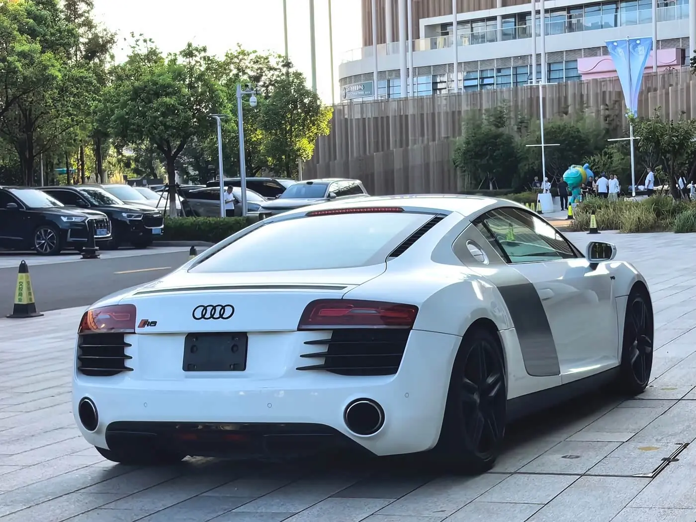 Audi R8 2015 — Фото 6/14