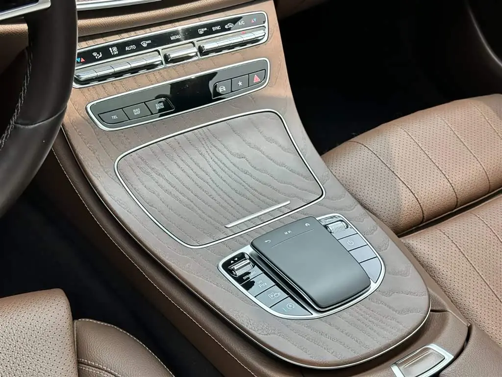 Mercedes-Benz E-Class 2022 — Фото 9/16