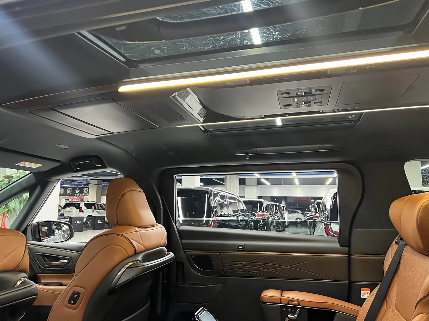Toyota Alphard 2023 — Фото 10/20