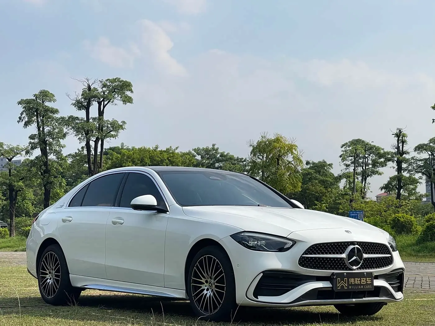 Mercedes-Benz C-Class 2025 — Photo 3/20
