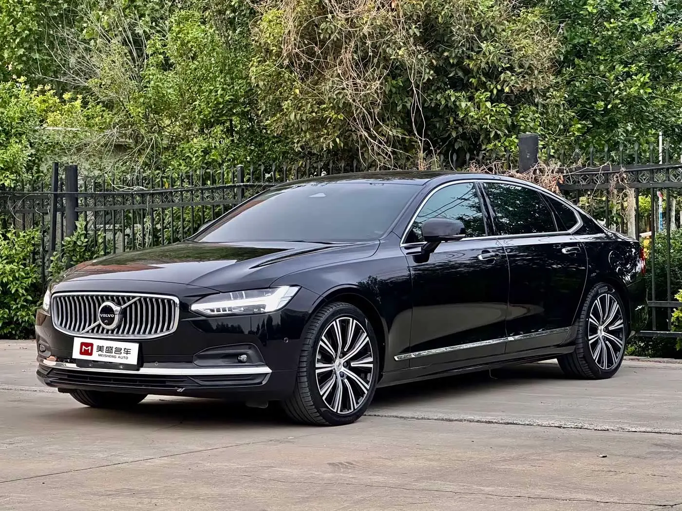 Volvo S90 2023 — Photo 1/9