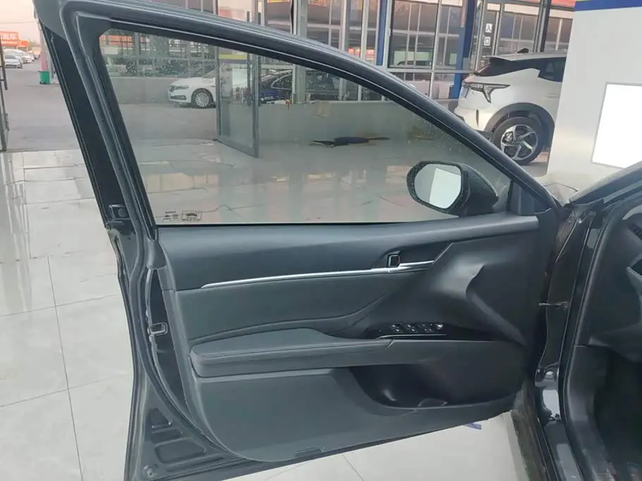 Toyota Camry 2018 — Photo 7/16
