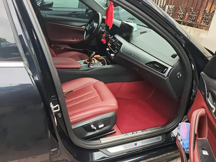BMW 5 Series 2023 — Photo 8/16
