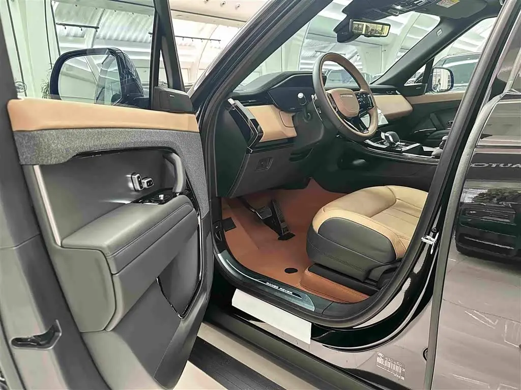 Land Rover Range Rover Sport 2025 — Фото 9/12