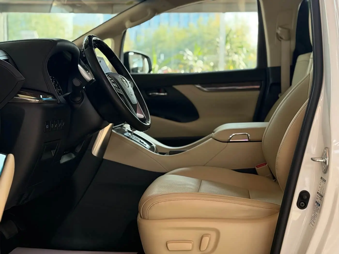 Toyota Alphard 2021 — Фото 13/20