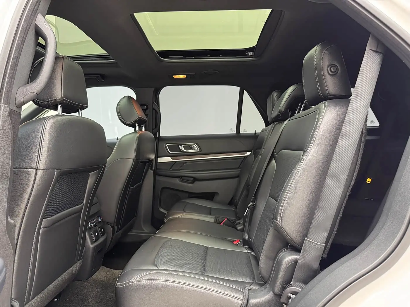 Ford Explorer 2018 — Фото 8/18