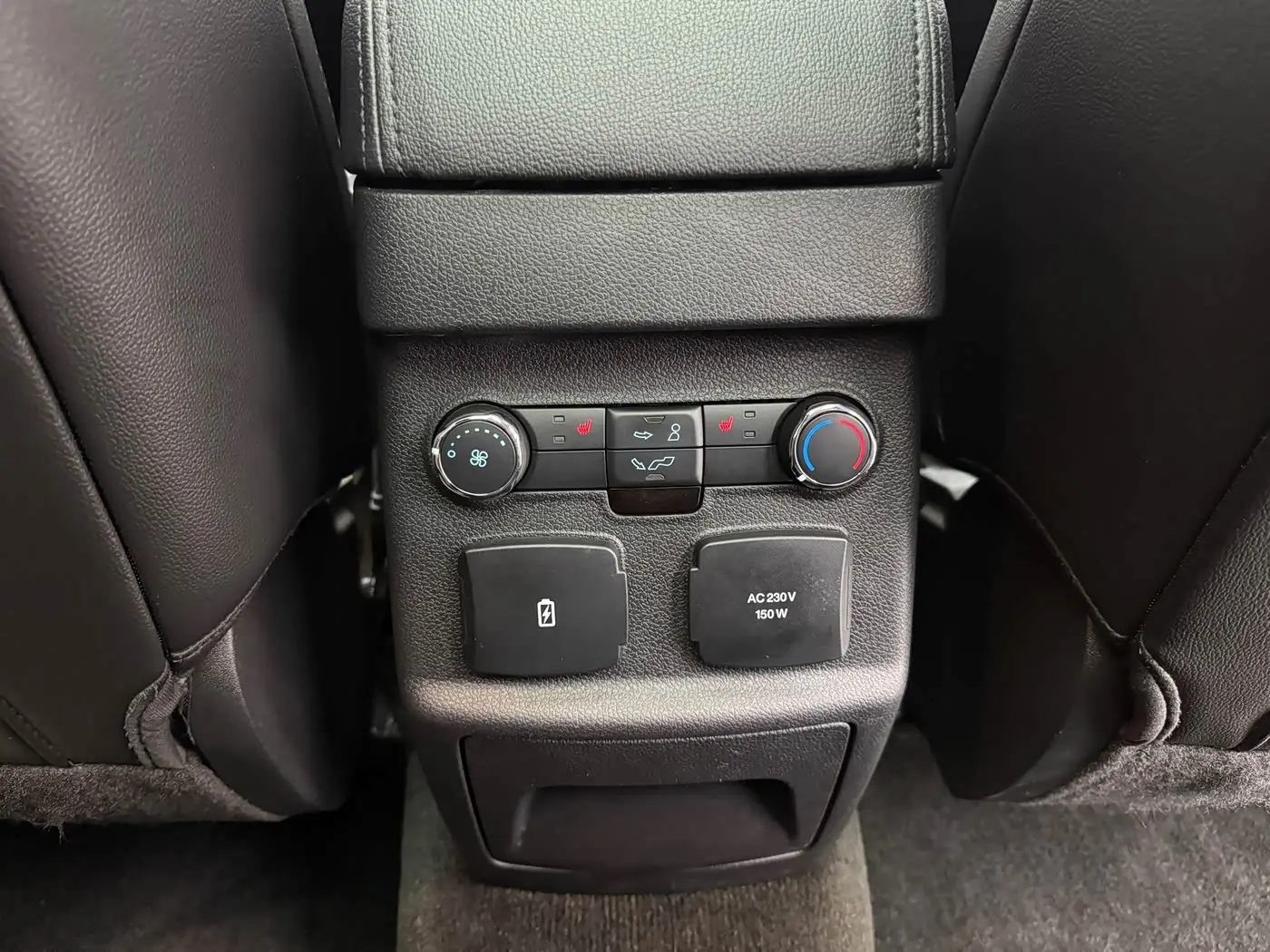 Ford Explorer 2018 — Фото 13/18