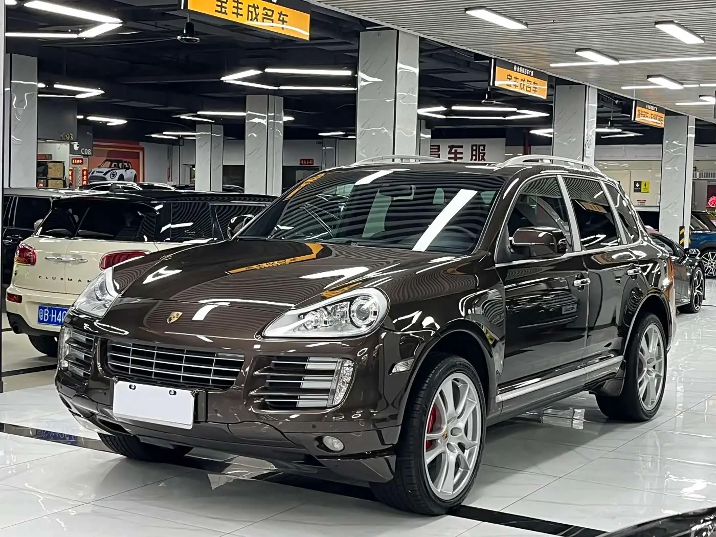 Porsche Cayenne 2009 — Photo 1/18