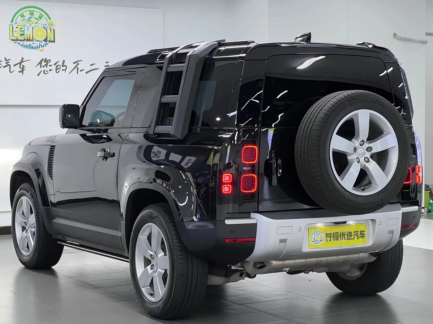 Land Rover Defender 2024 — Photo 7/20