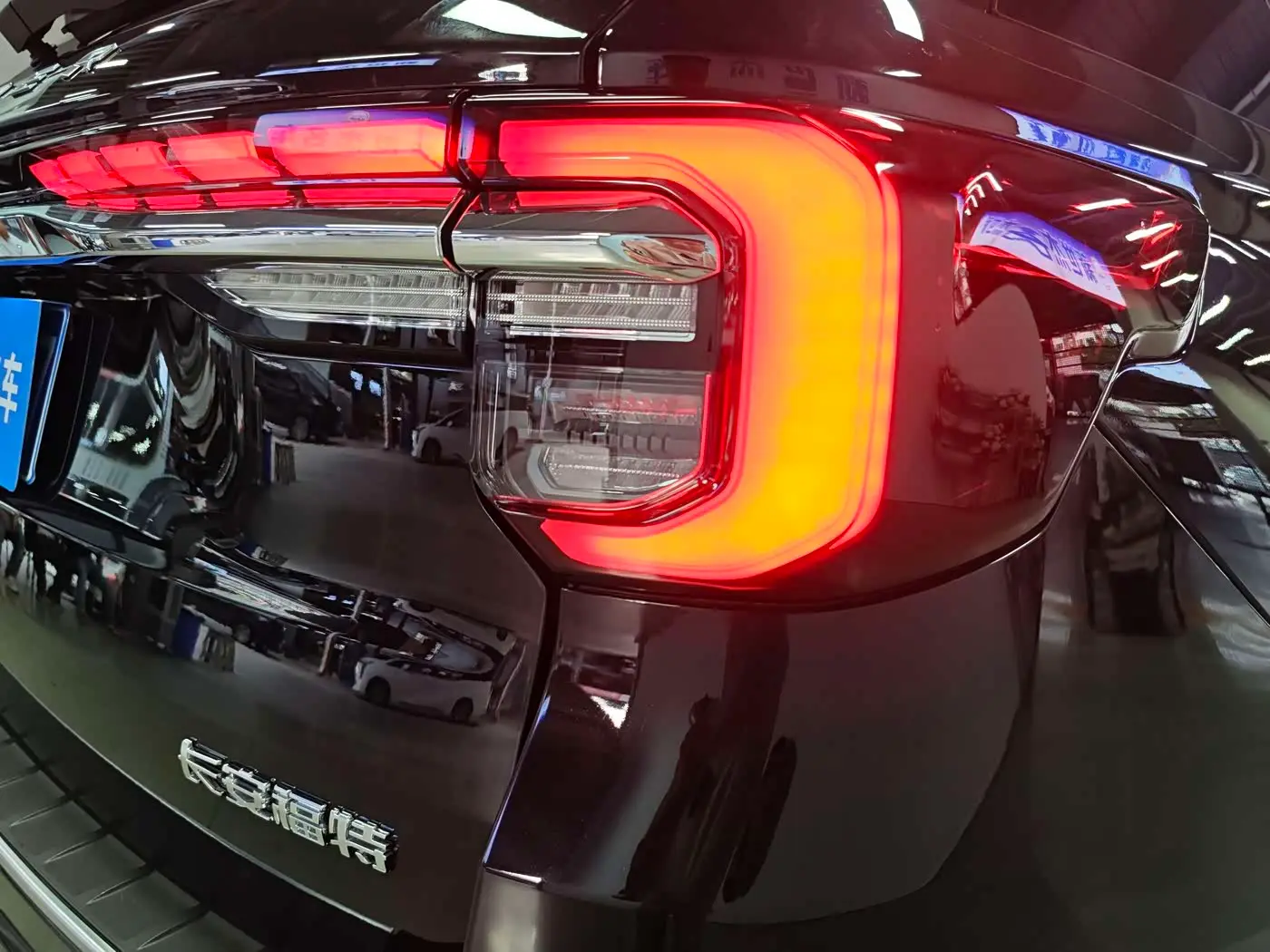 Ford Explorer 2024 — Photo 13/17