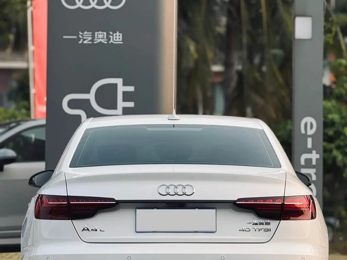 Audi A4L 2023 — Фото 16/19