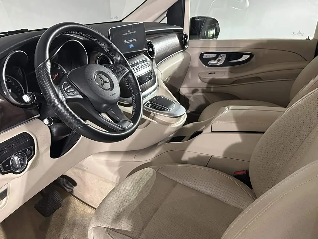 Mercedes-Benz V-Class 2021 — Photo 17/17