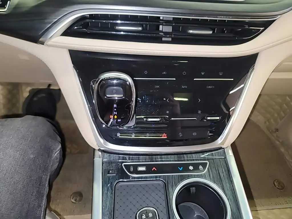 Buick GL8 2023 — Photo 14/20