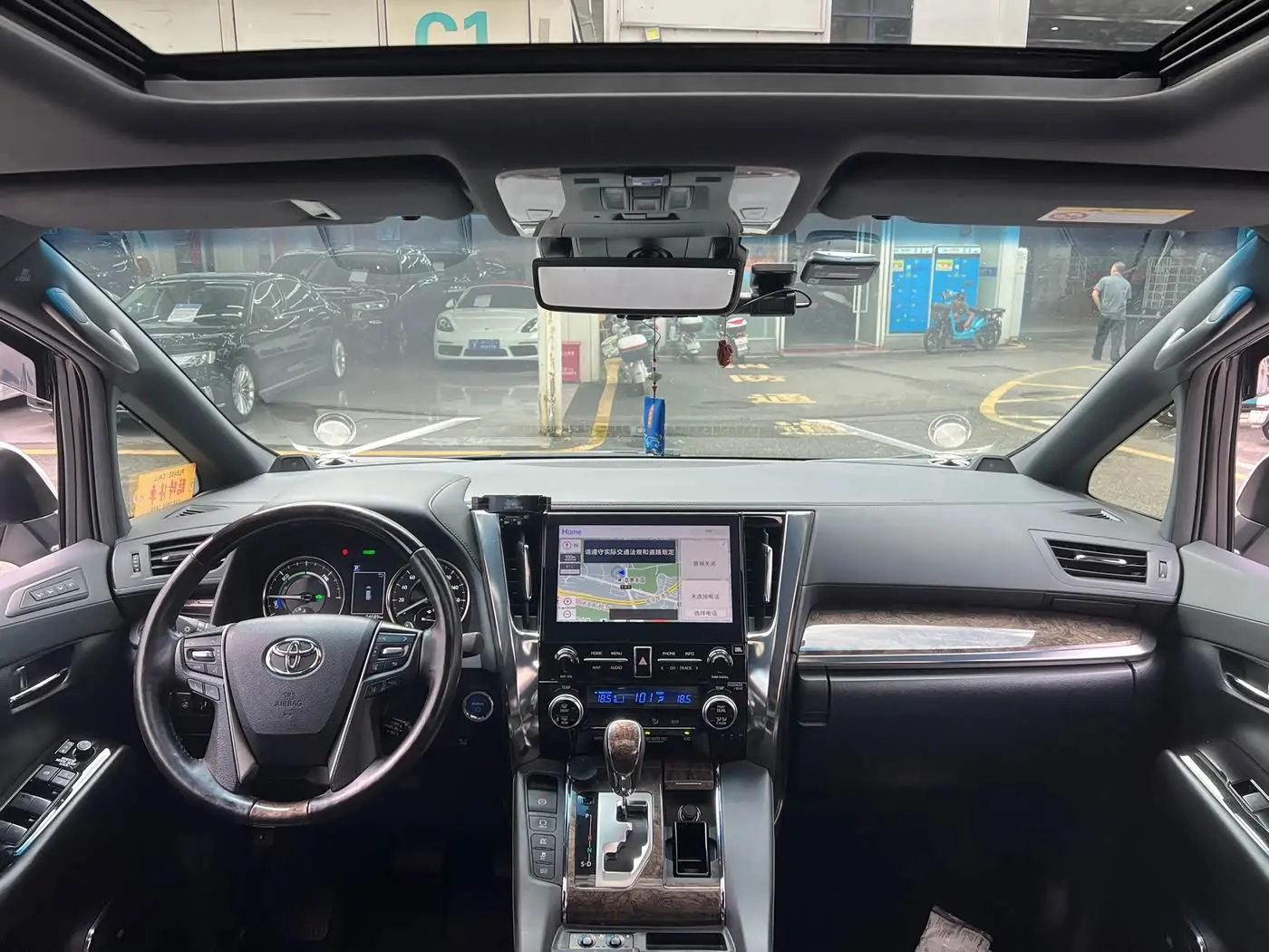 Toyota Vellfire 2022 — Photo 14/18