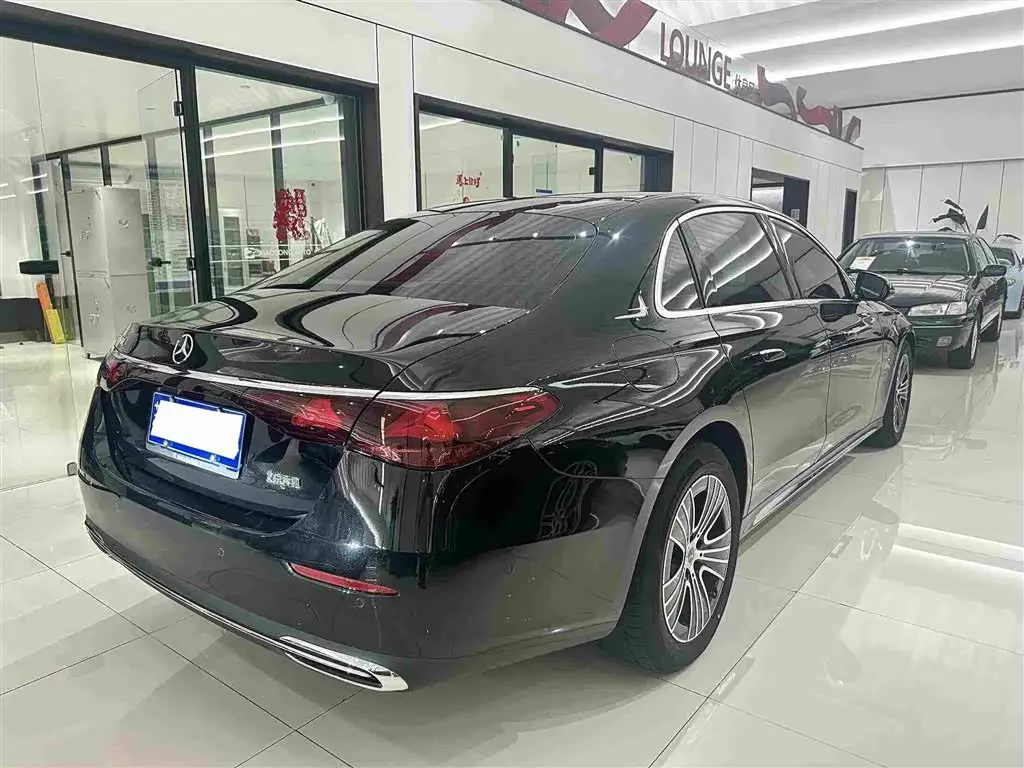 Mercedes-Benz E-Class 2024 — Photo 19/20