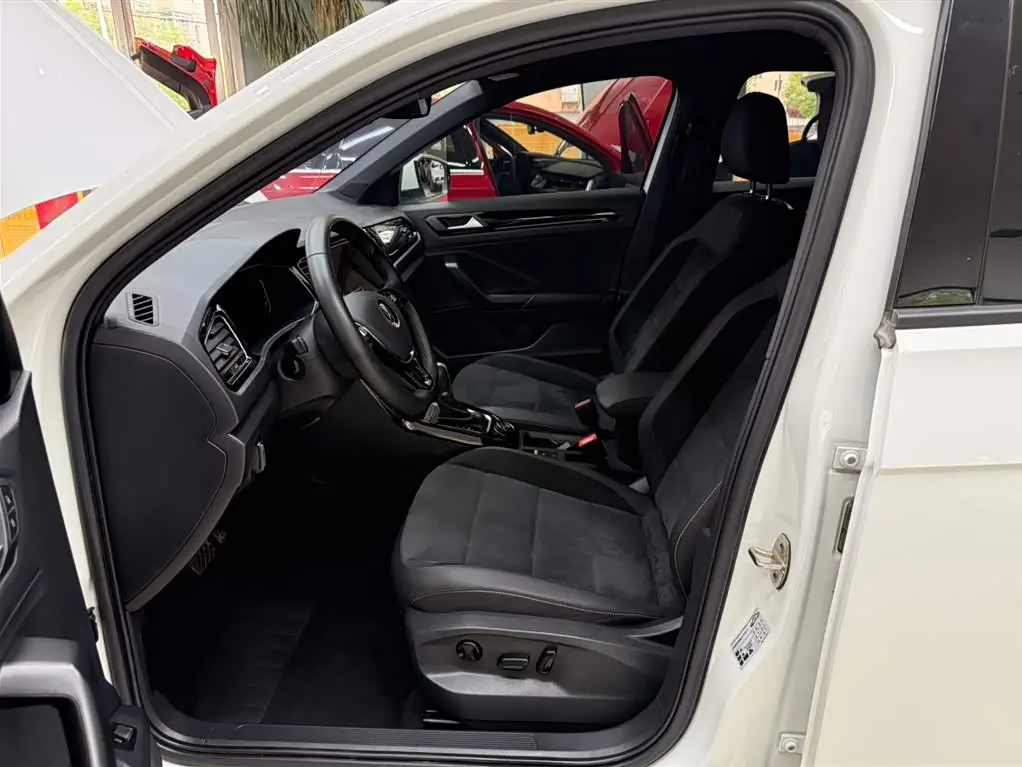 Volkswagen T-ROC 2021 — Photo 16/20