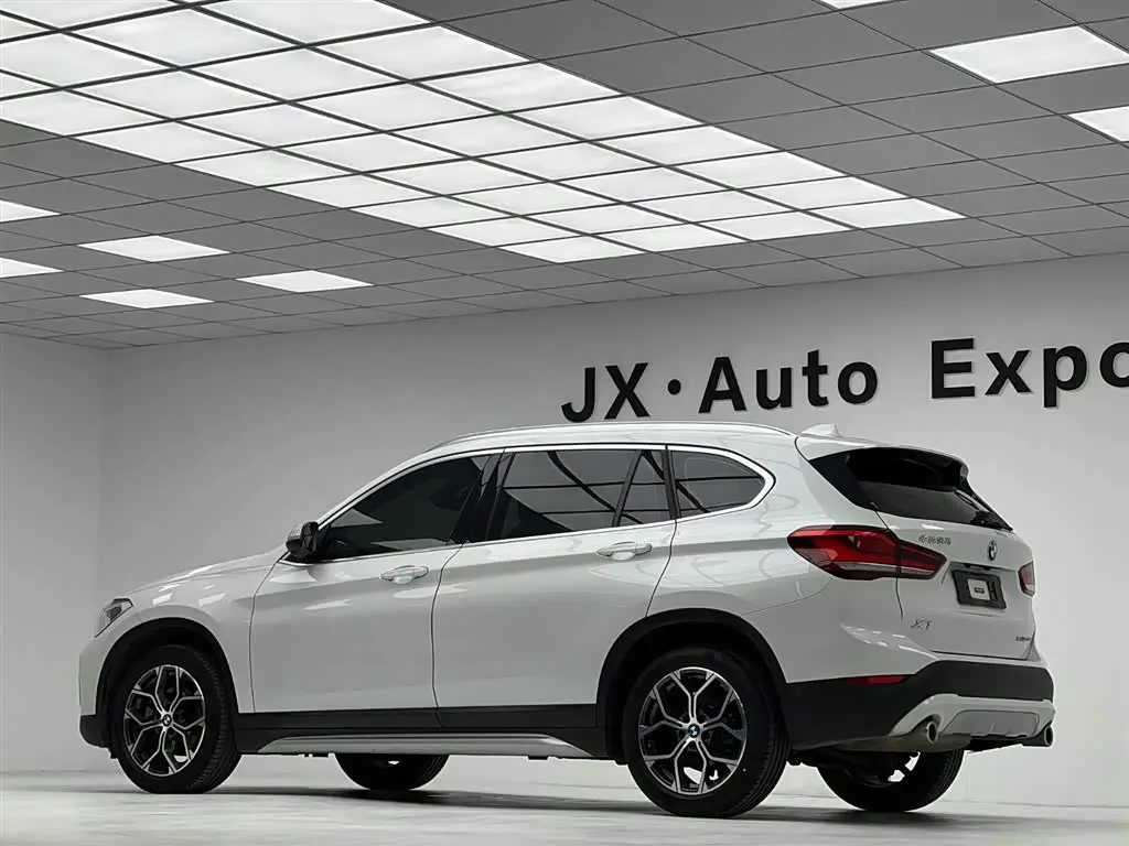 BMW X1 2022 — Фото 8/20