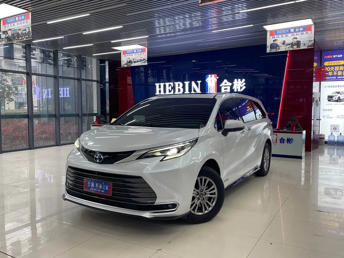 Toyota Sienna 2022 — Photo 2/20