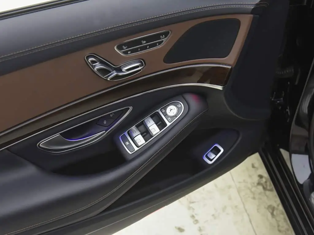 Mercedes-Benz S-Class 2020 — Photo 8/15