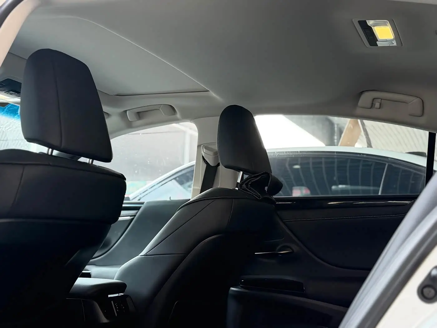 Lexus ES 2022 — Photo 8/10