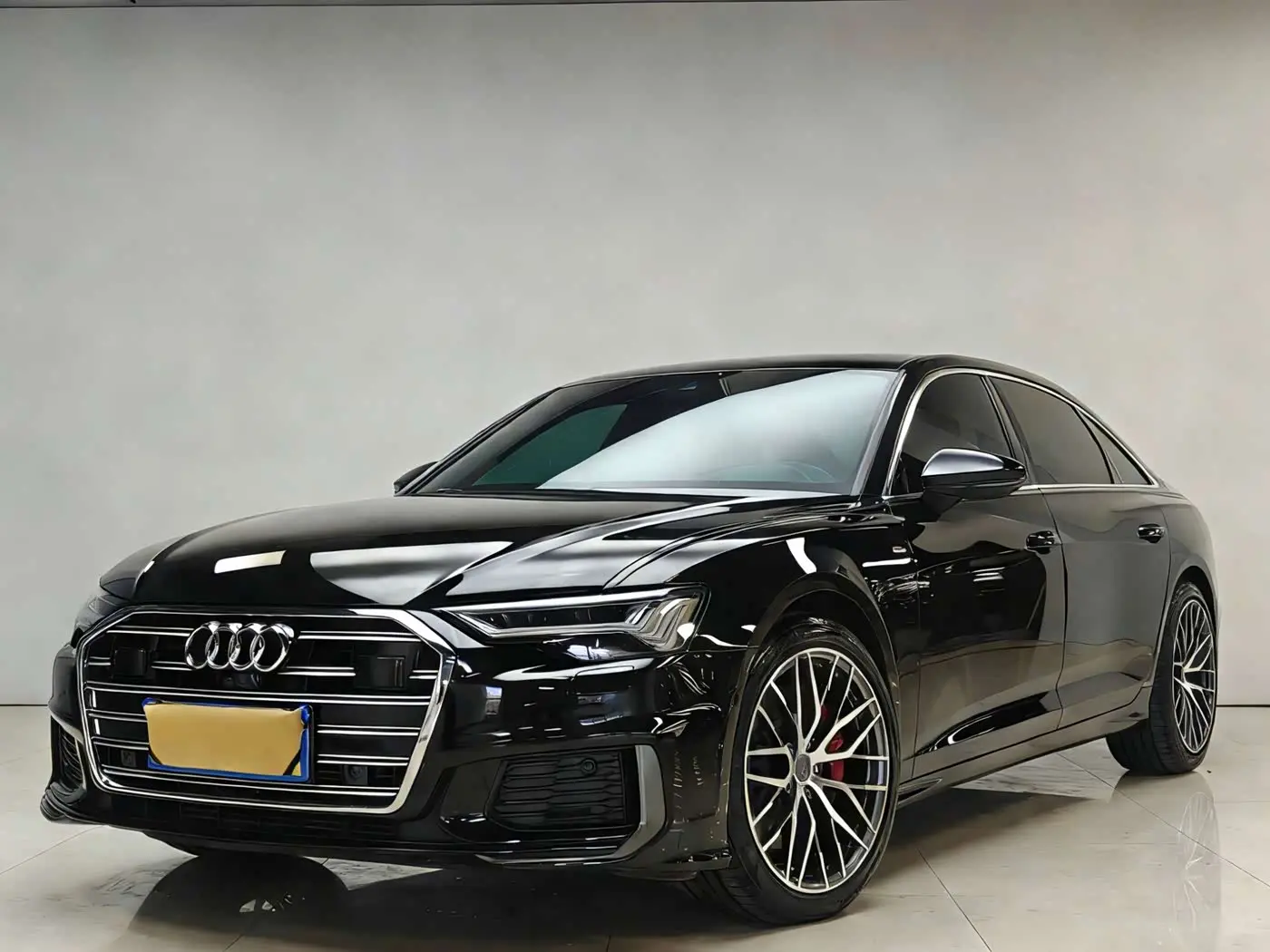 Audi A6L 2022 — Фото 1/20