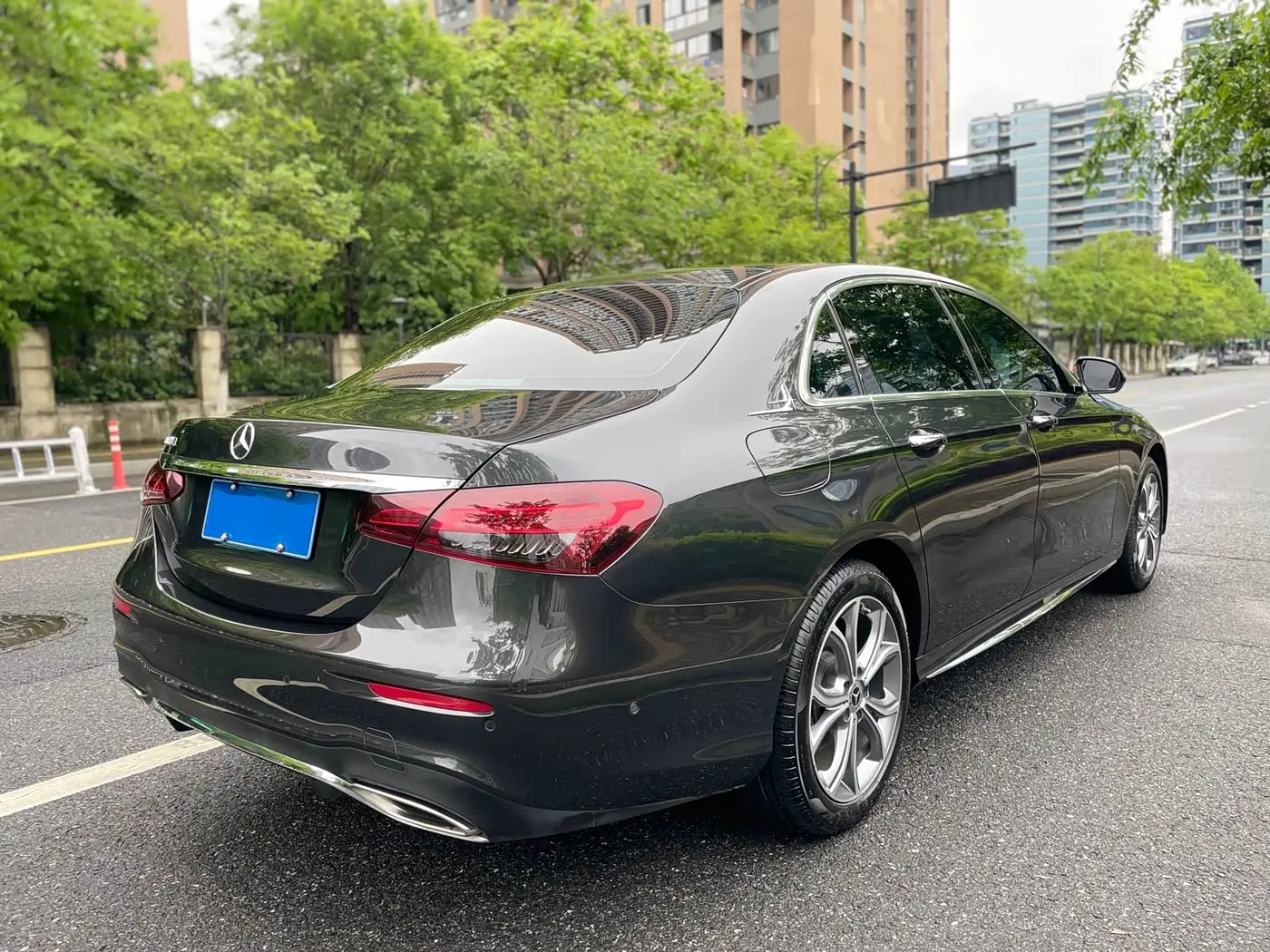 Mercedes-Benz E-Class 2023 — Photo 7/19