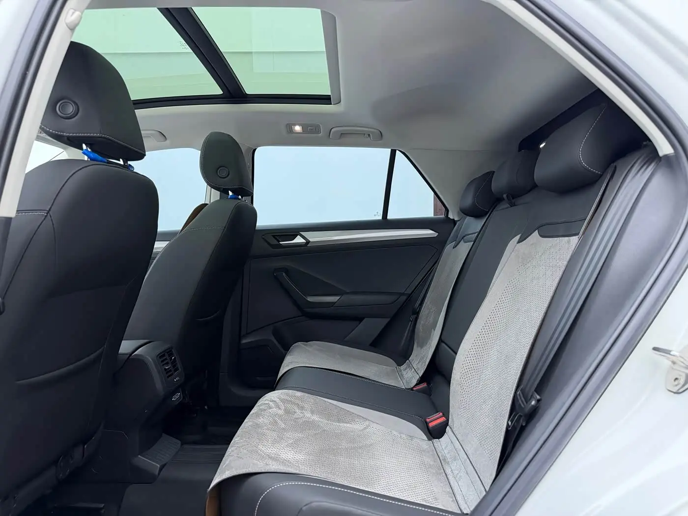Volkswagen T-ROC 2022 — Photo 18/18