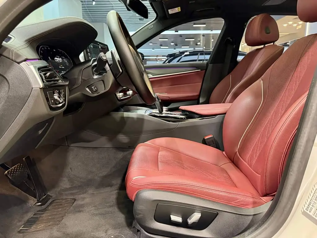 BMW 5 Series 2023 — Photo 16/20
