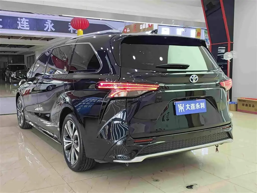 Toyota Granvia 2023 — Photo 16/18