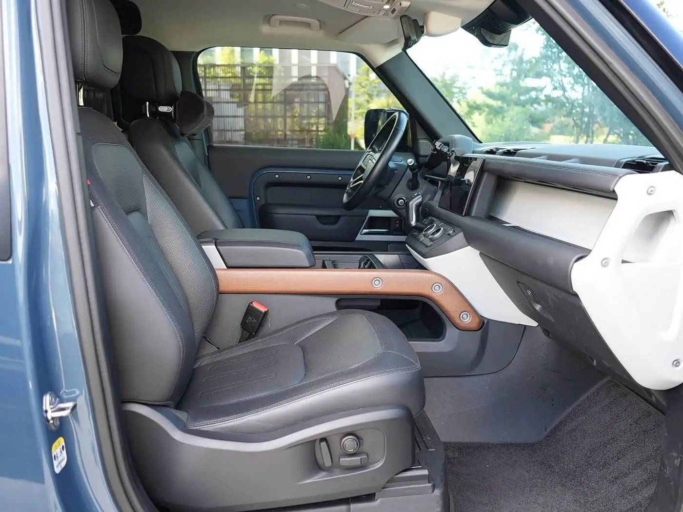 Land Rover Defender 2022 — Фото 11/14