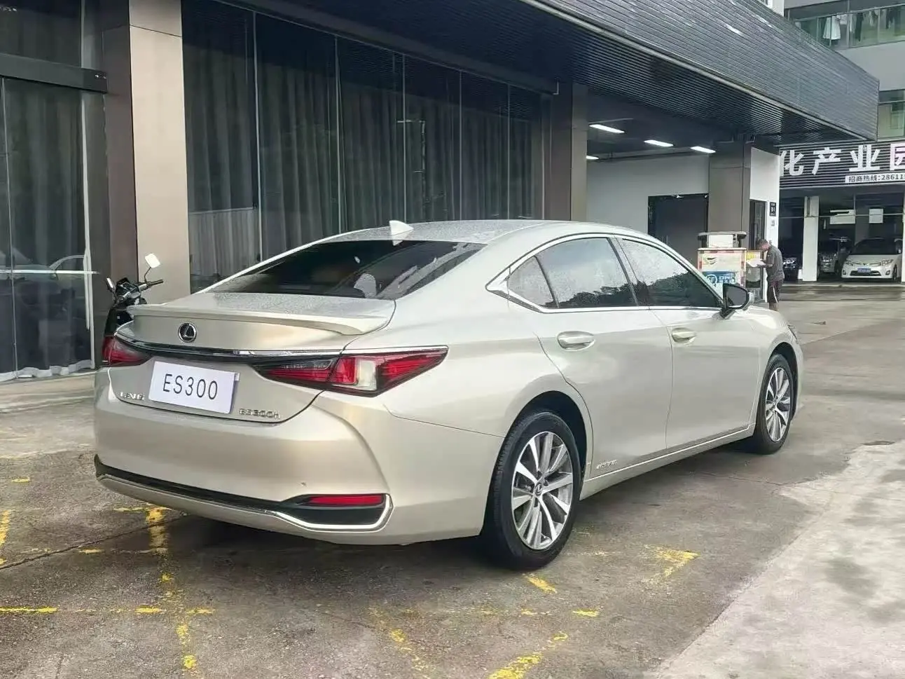 Lexus ES 2019 — Photo 9/9