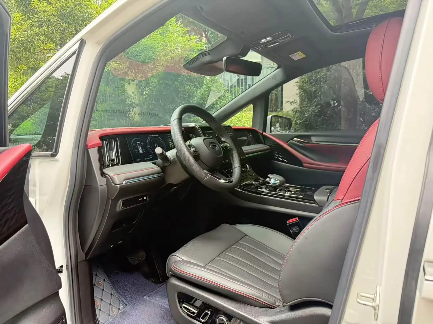 GAC Trumpchi Trumpchi M8 2024 — Photo 2/11