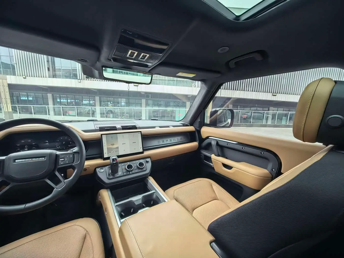 Land Rover Defender 2025 — Photo 13/18