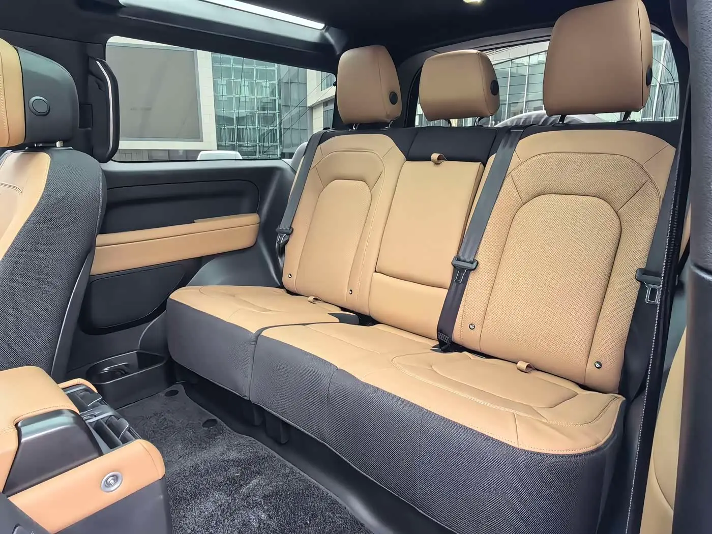 Land Rover Defender 2025 — Photo 10/18