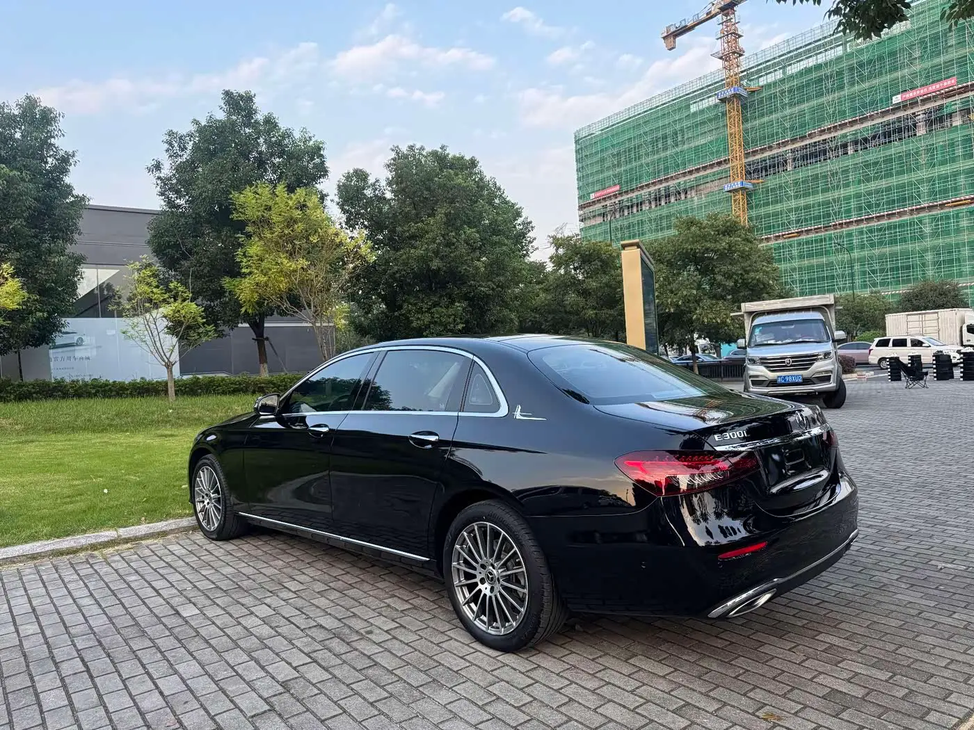 Mercedes-Benz E-Class 2023 — Photo 7/9