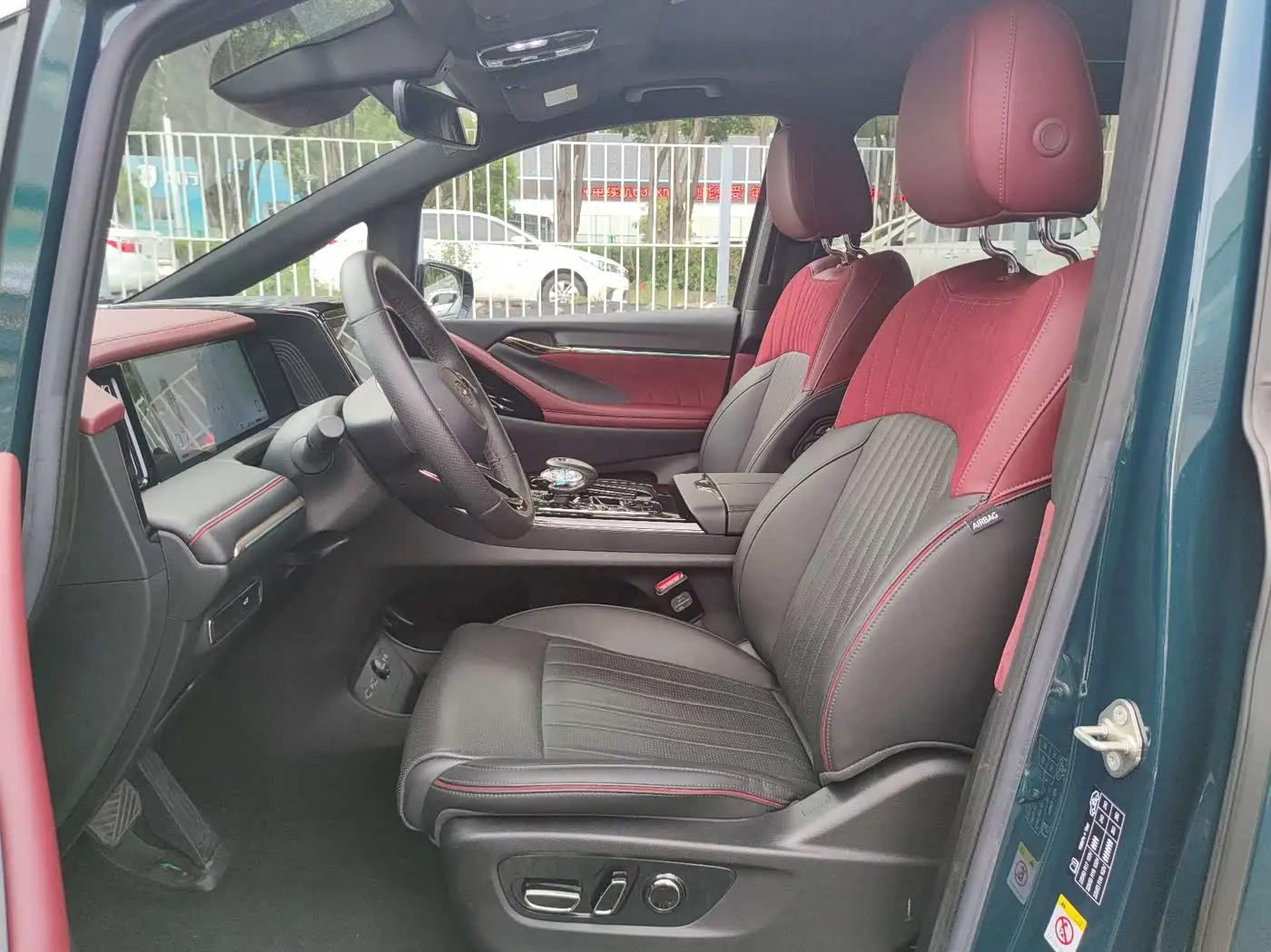 GAC Trumpchi Trumpchi M8 2025 — Photo 17/19