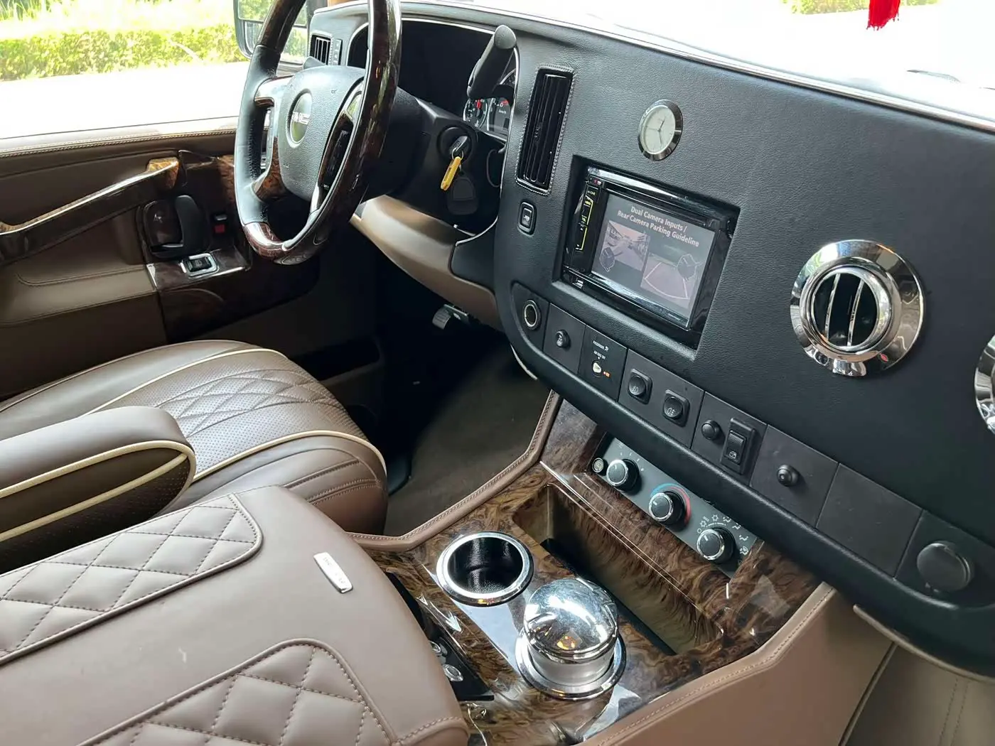 GMC Savana 2018 — Photo 11/20