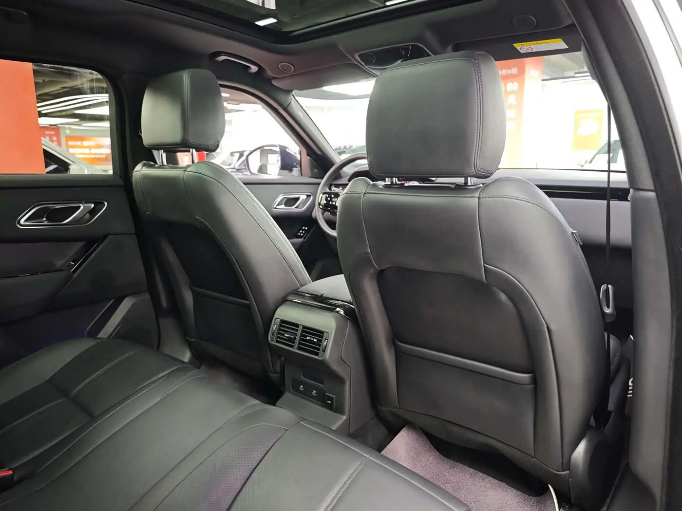 Land Rover Range Rover Velar 2024 — Фото 16/20