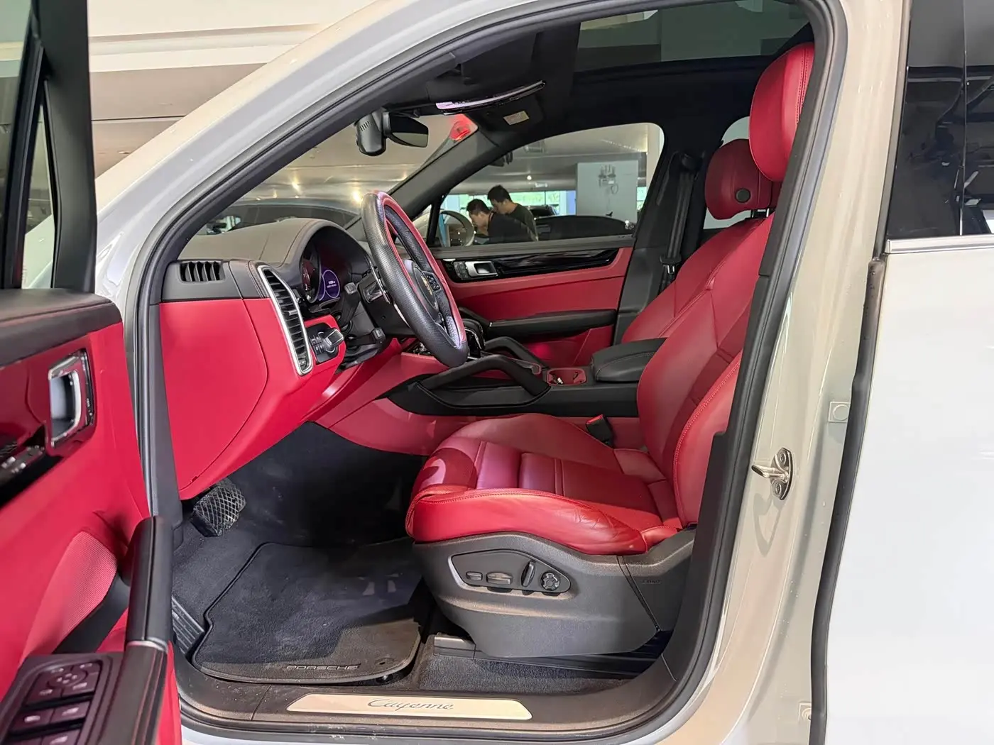 Porsche Cayenne New Energy 2023 — Photo 4/9