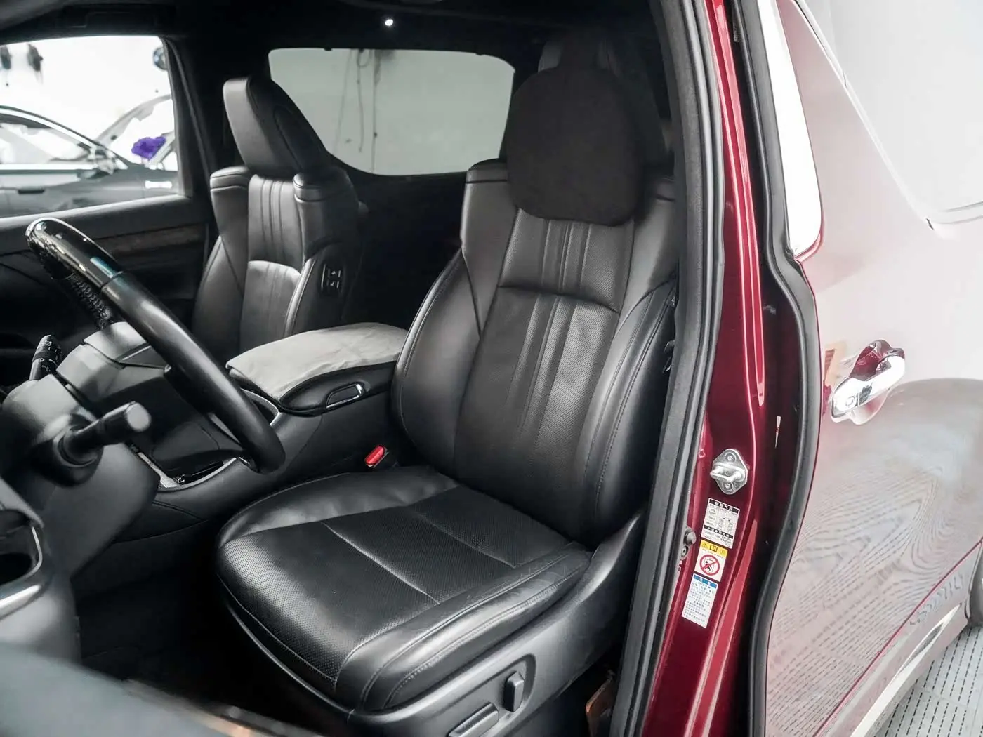 Toyota Alphard 2019 — ფოტო 13/19