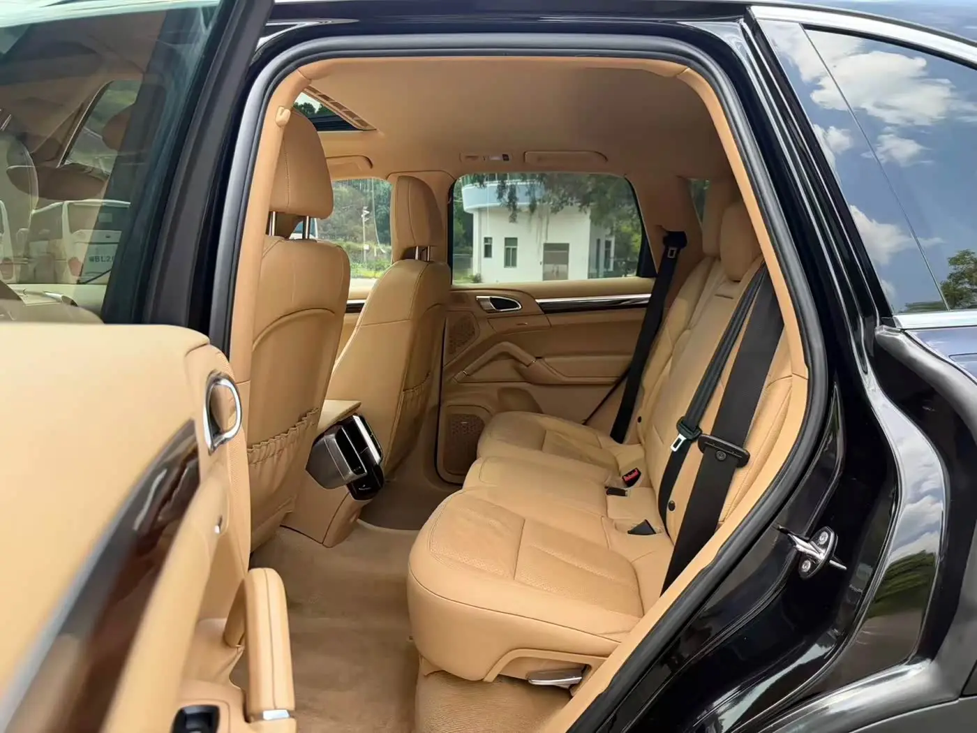 Porsche Cayenne 2012 — Photo 16/19