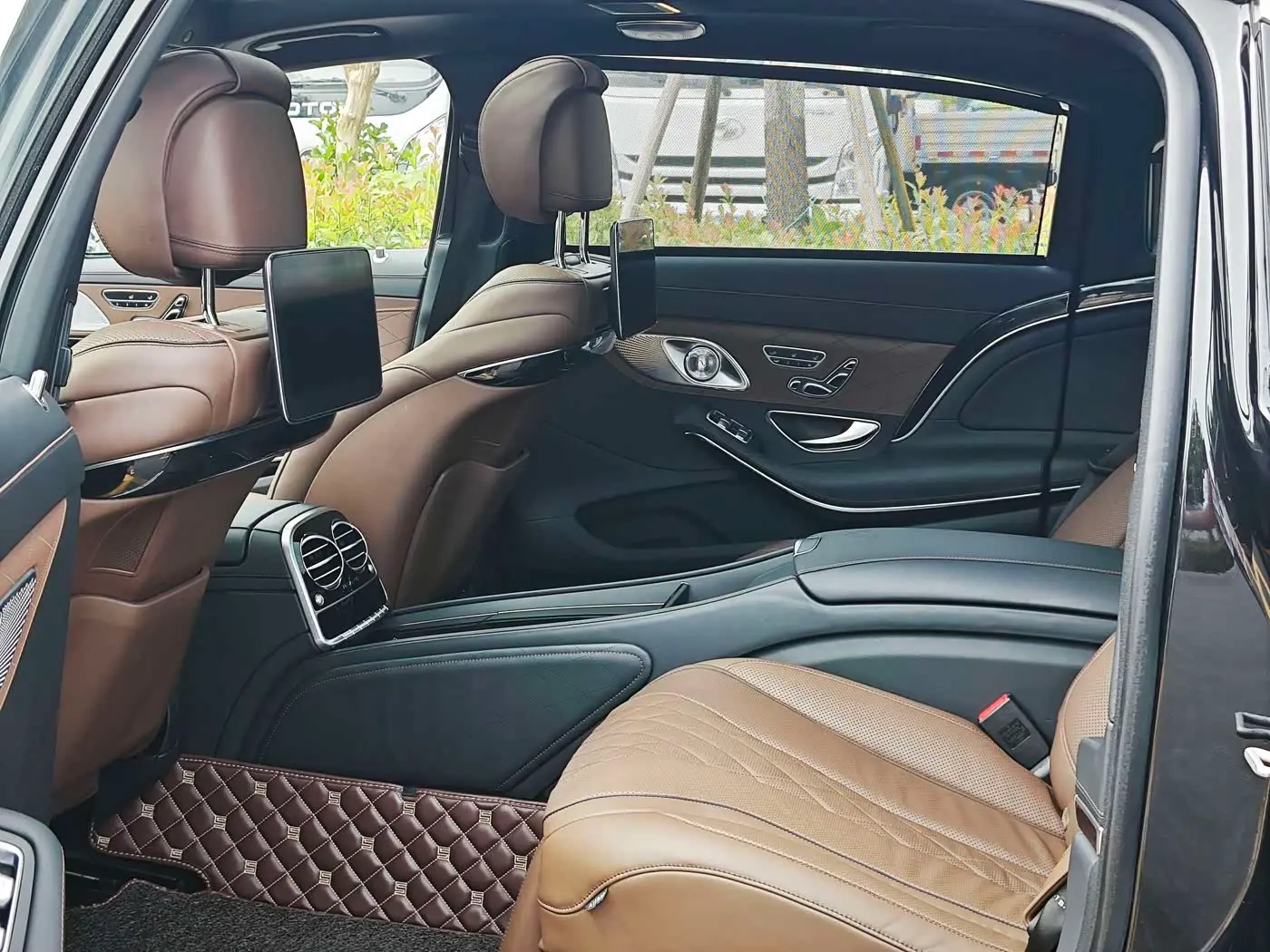 Mercedes-Benz Maybach S-Class 2018 — Фото 16/18