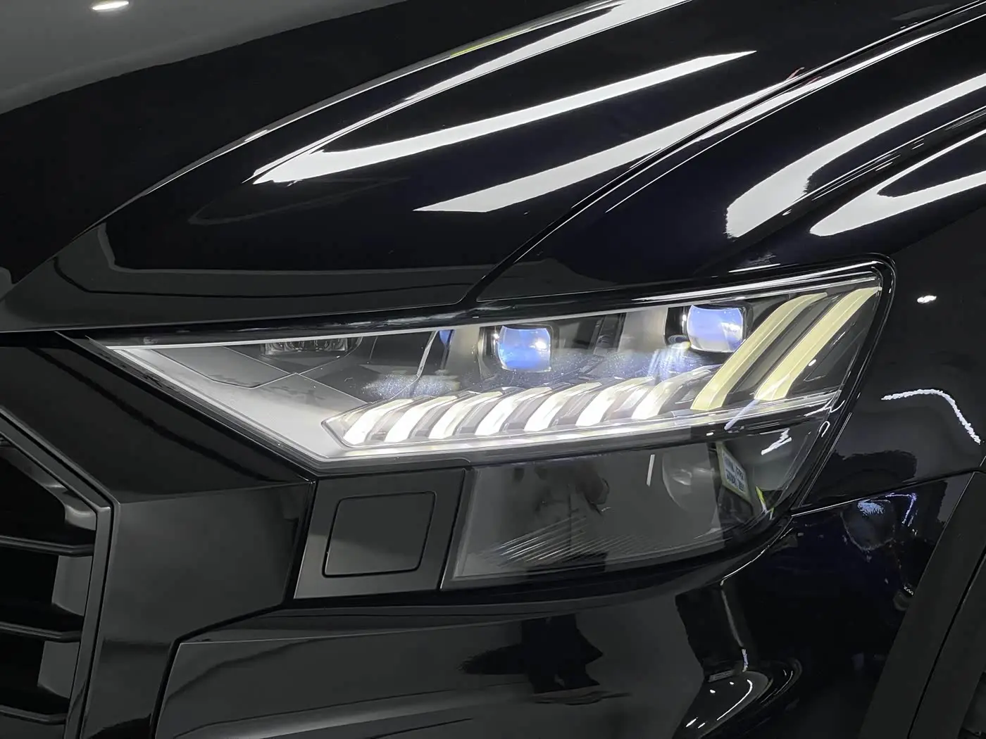Audi Q8 2021 — Şəkil 15/20
