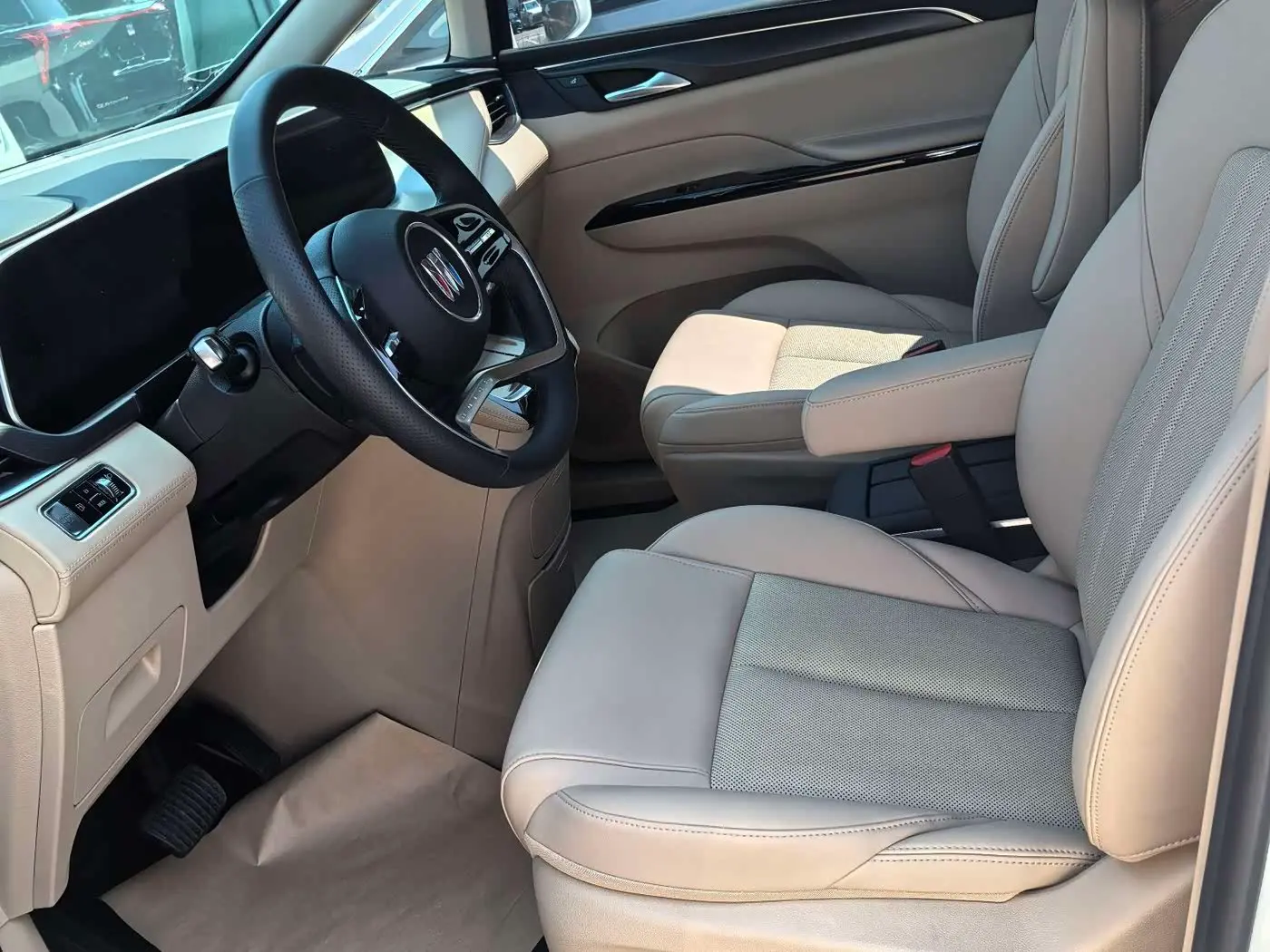 Buick GL8 New Energy 2025 — Photo 4/8