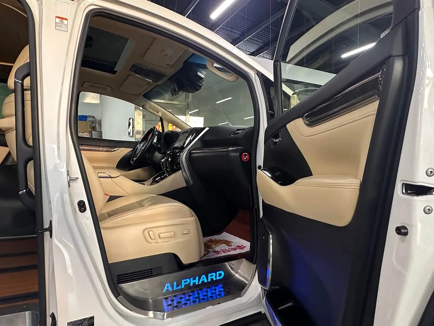 Toyota Alphard 2019 — Photo 9/9